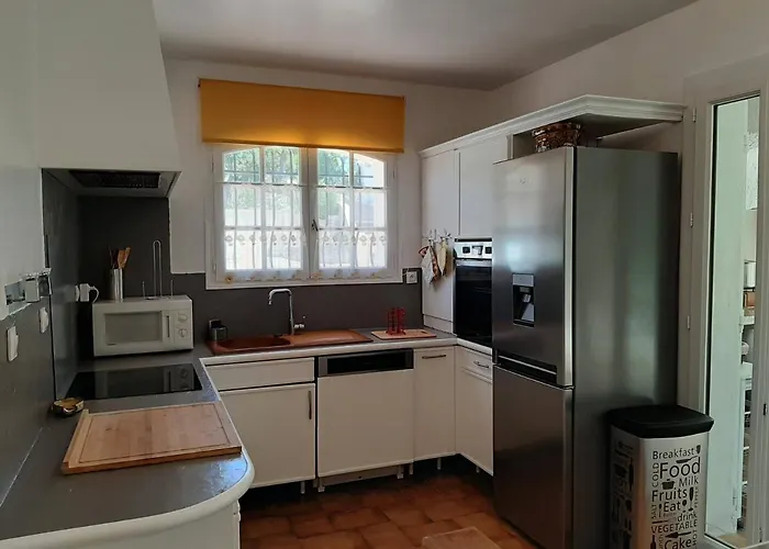 Avec Grande Piscine Et Port De Sanary A Pieds Six-Fours-les-Plages