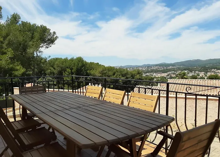 Avec Grande Piscine Et Port De Sanary A Pieds Six-Fours-les-Plages