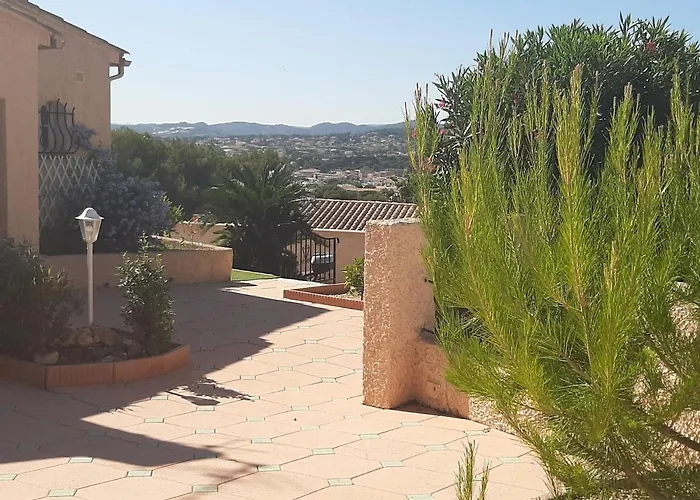 Avec Grande Piscine Et Port De Sanary A Pieds *